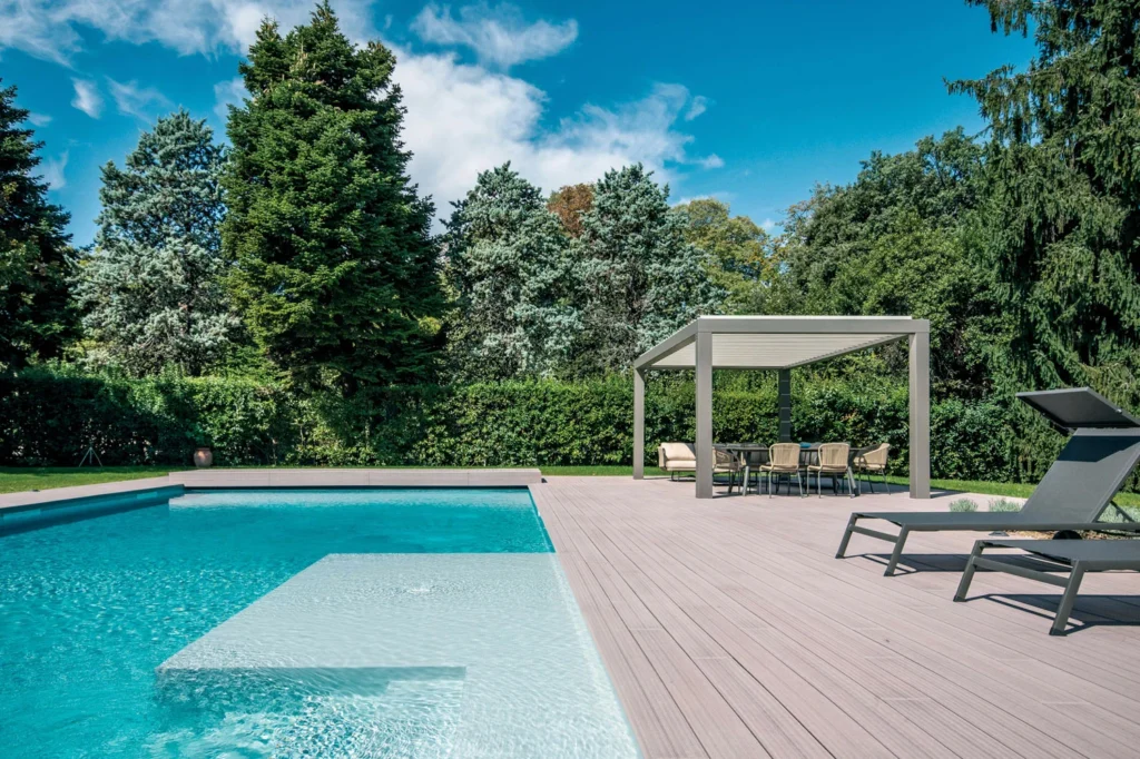 lamellendach-pergoklima-freistehend-pool-bereich
