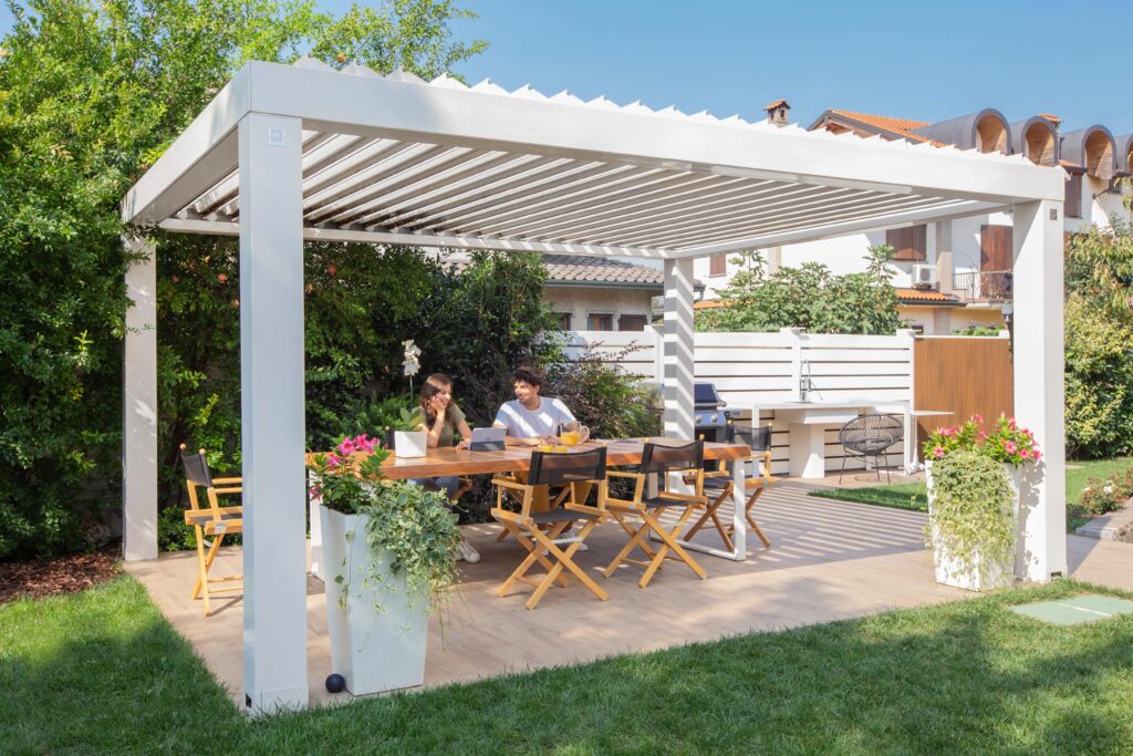 lamellendach-pergoklima-weiß-video