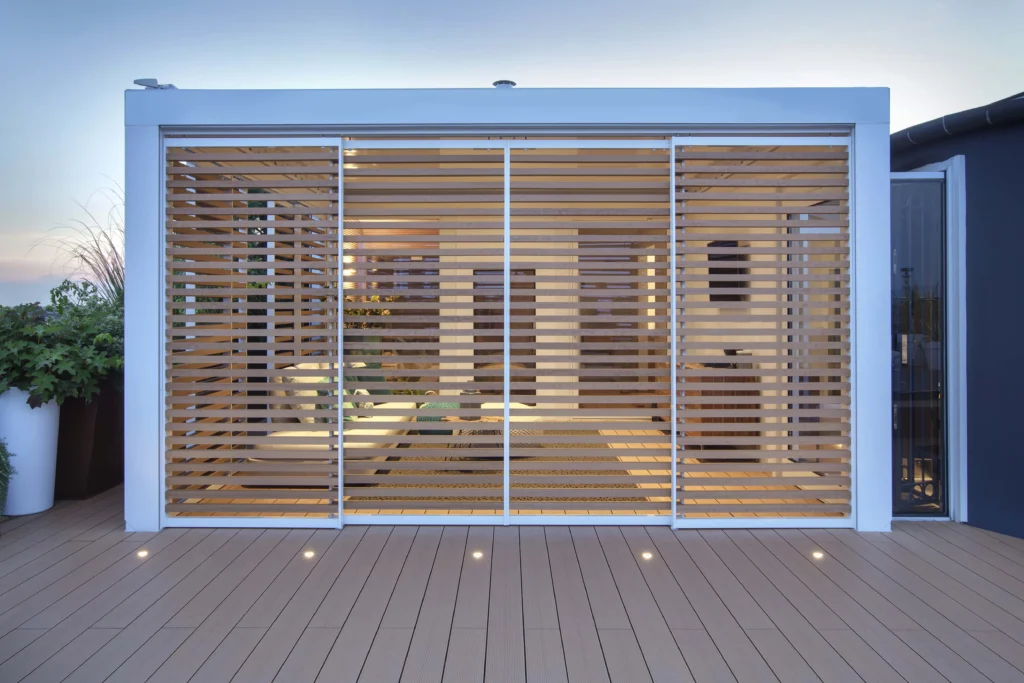 lamellendach-pergospace-aussenansicht-loggia-schiebeladen