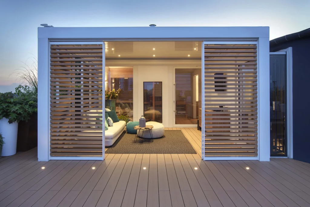 lamellendach-pergospace-aussenansicht-loggia-schiebeladen-offen